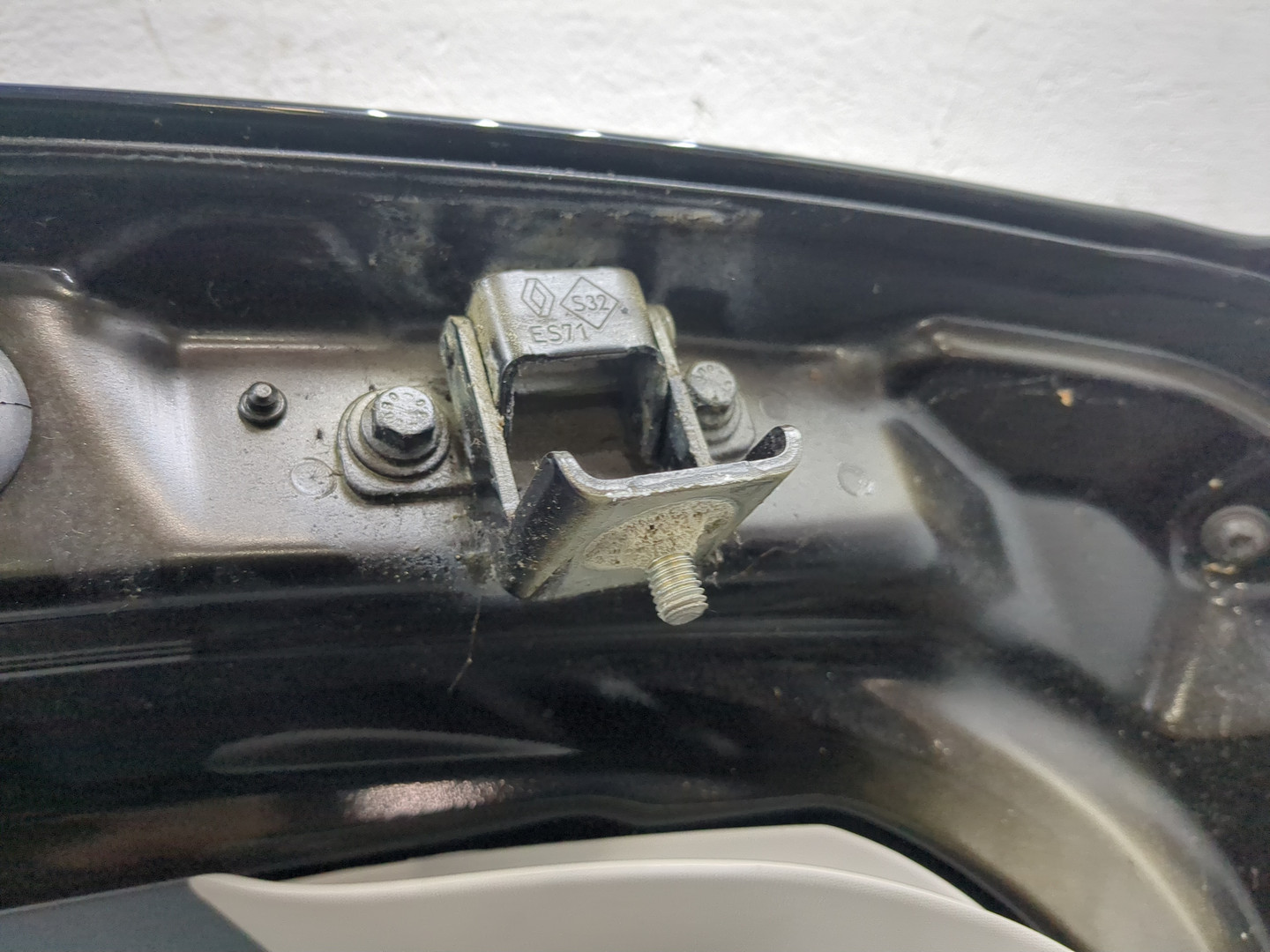 Дверь багажника