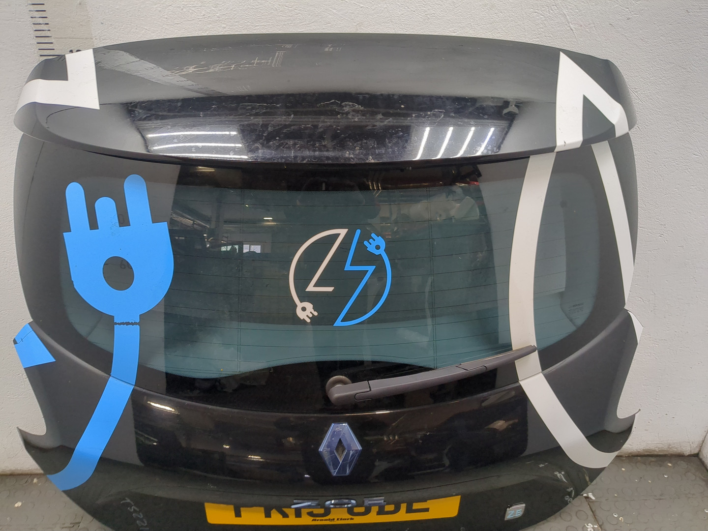 Дверь багажника