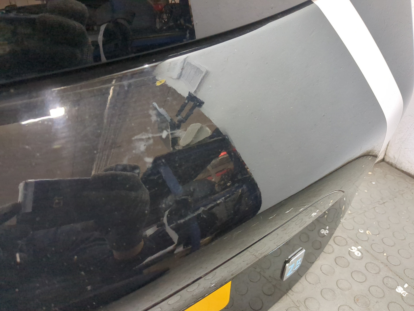 Дверь багажника