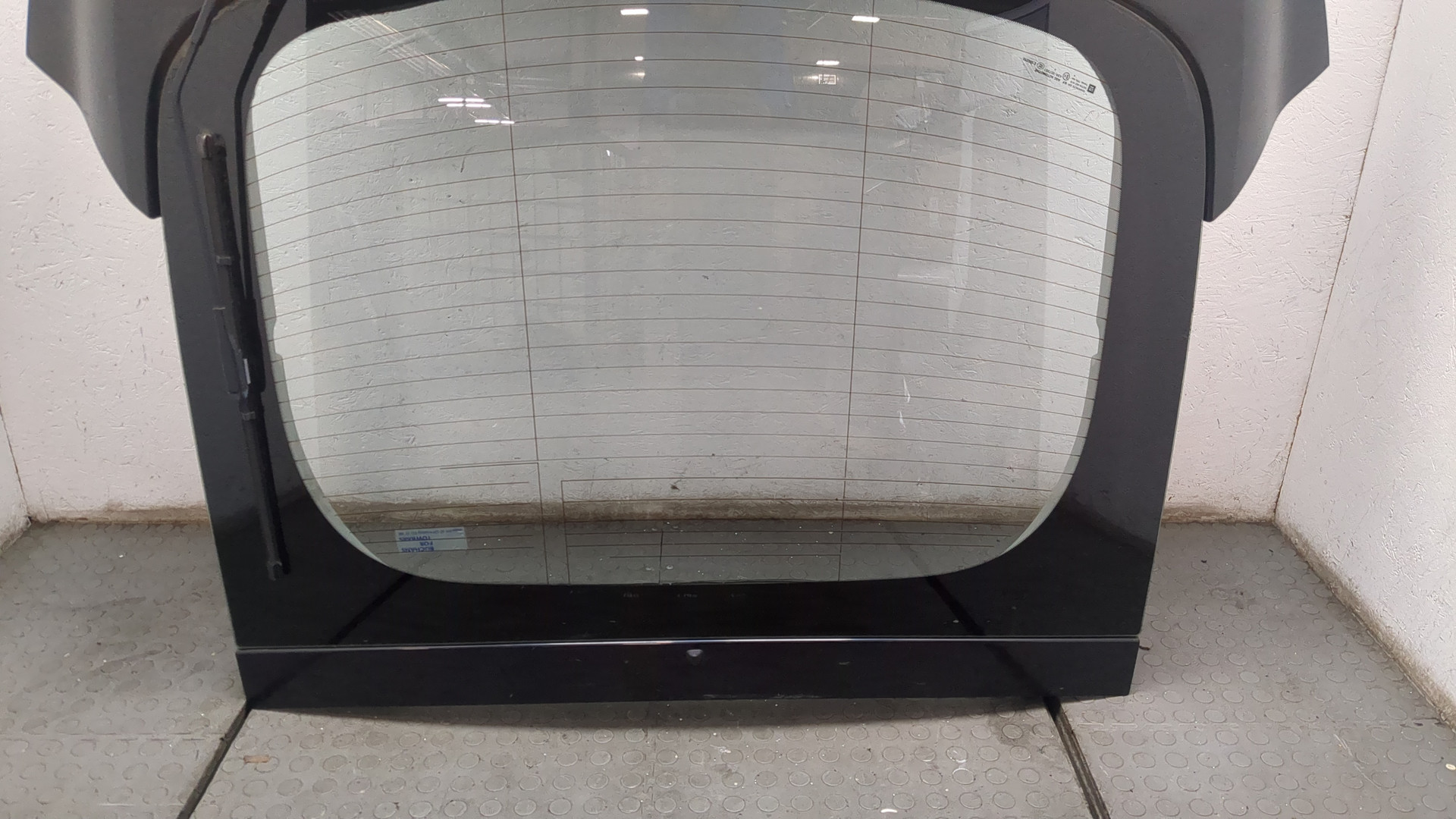 Дверь багажника