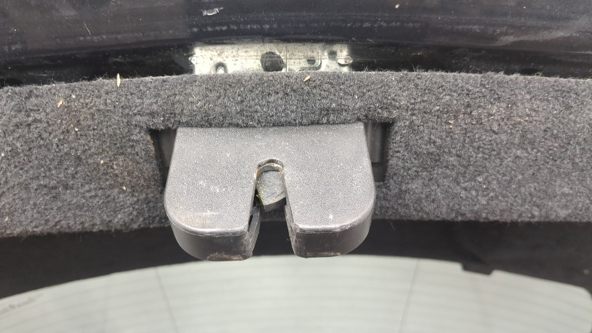 Дверь багажника