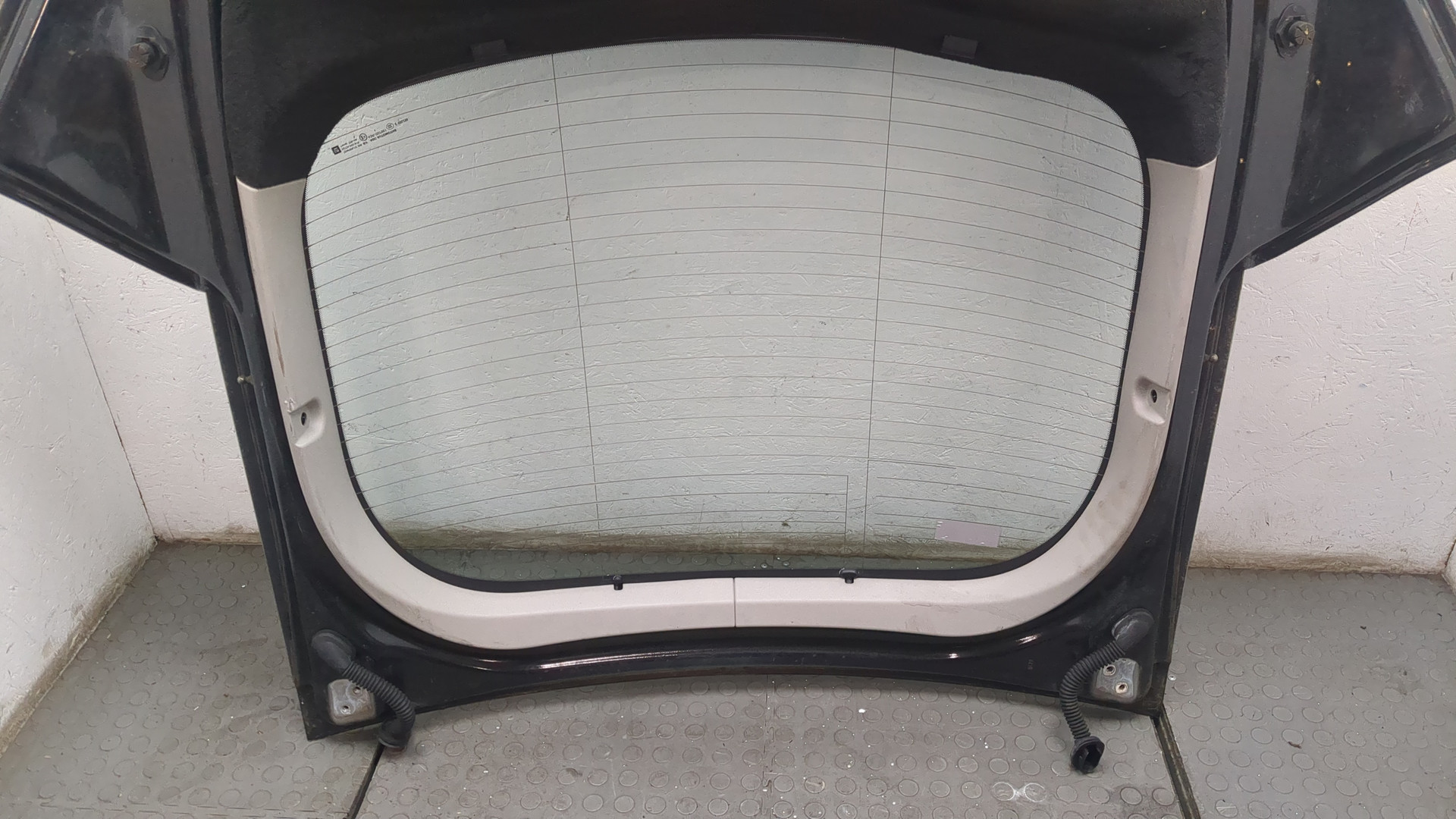 Дверь багажника