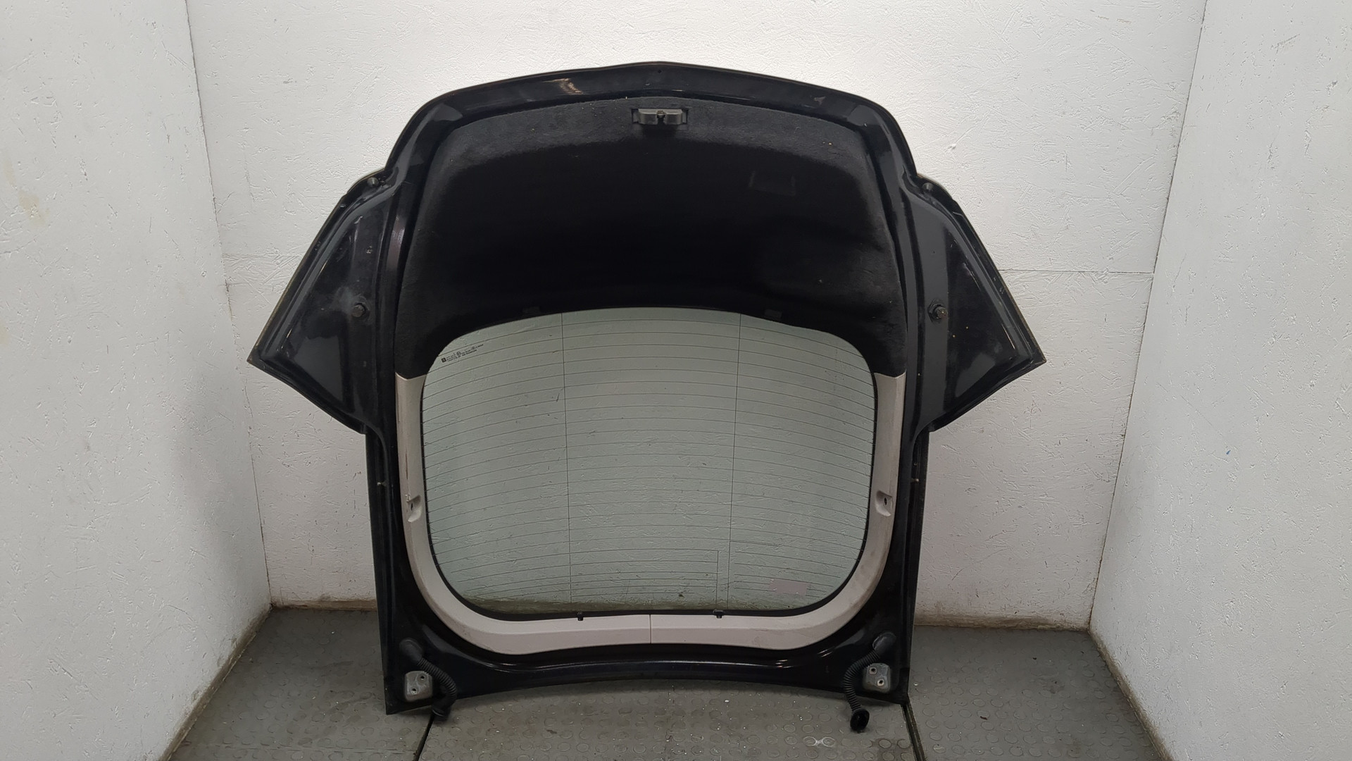 Дверь багажника