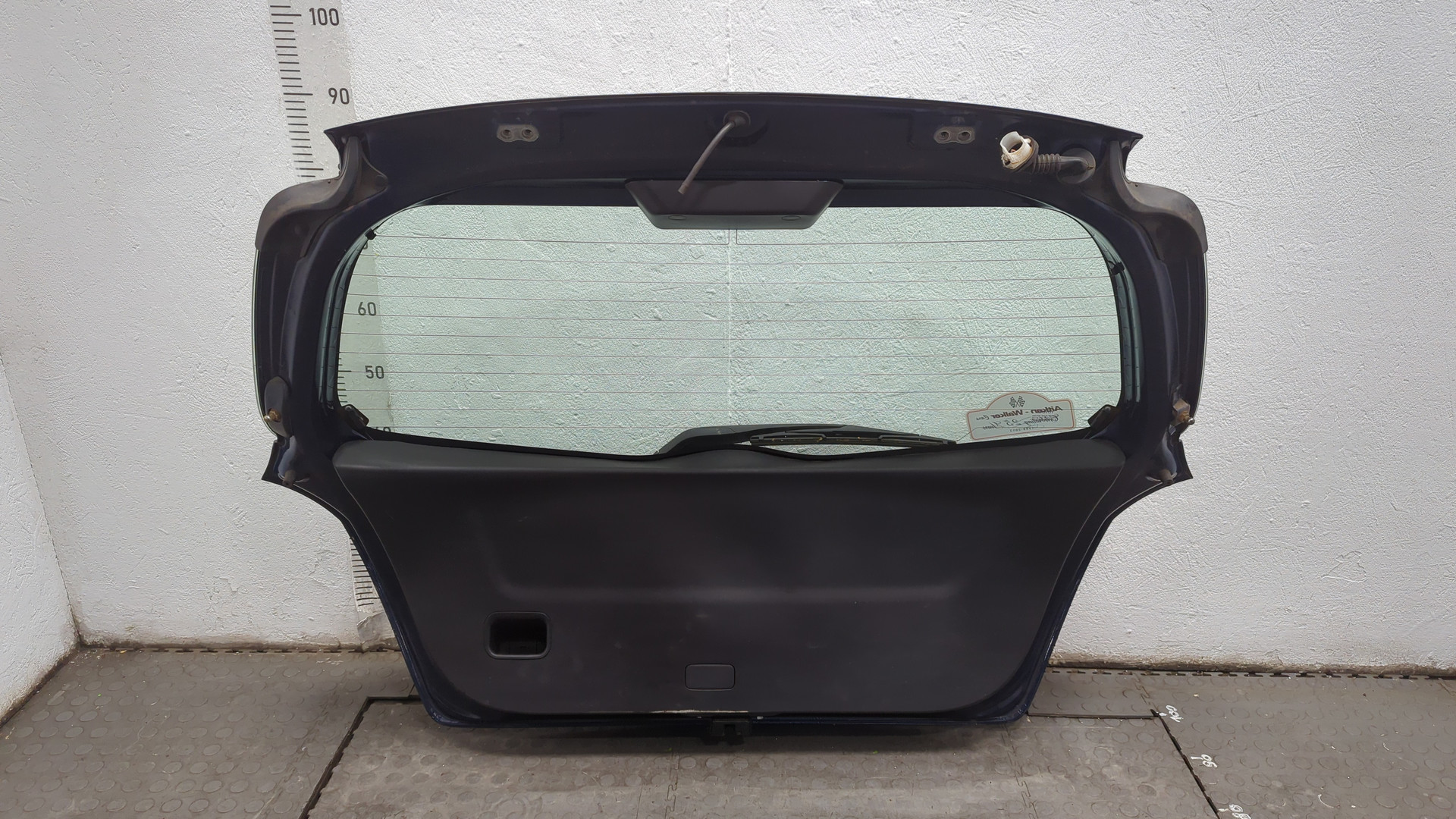 Дверь багажника