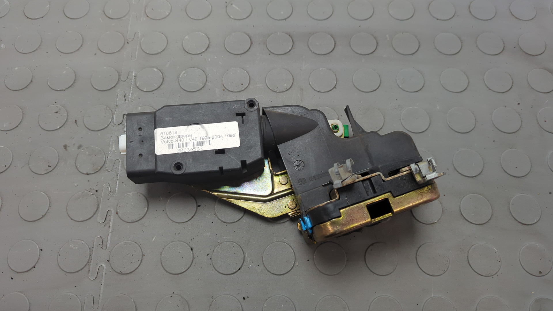 Замок двери передней левой