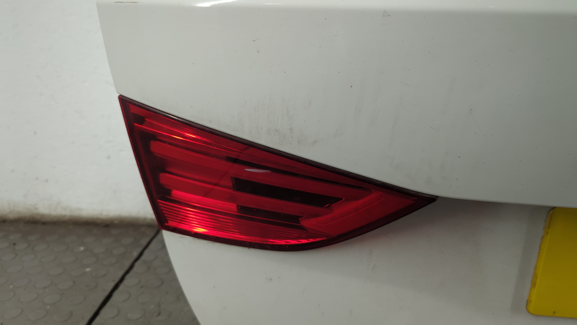 Дверь багажника