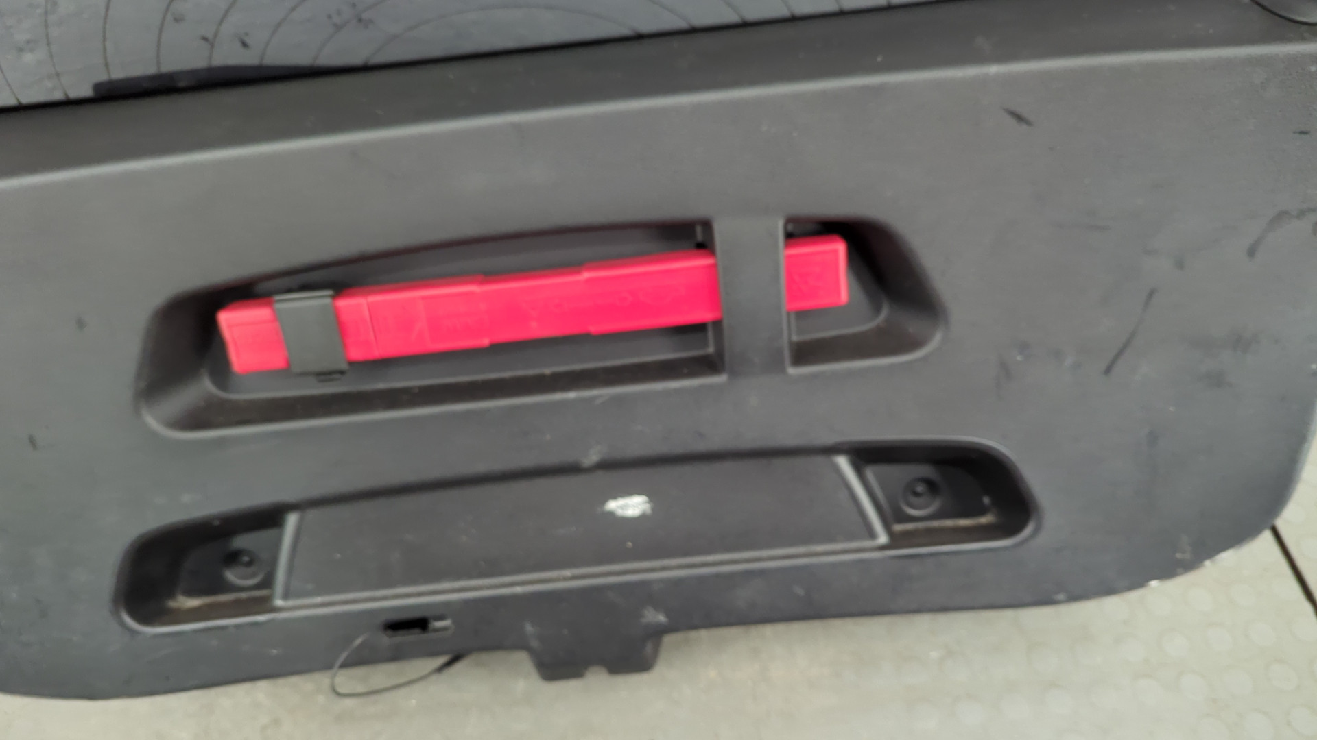 Дверь багажника