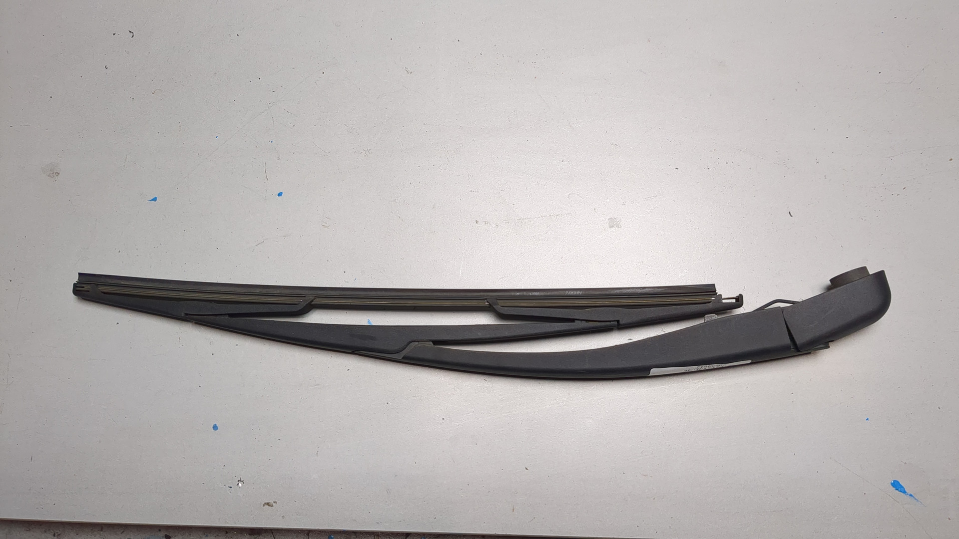 Поводок стеклоочистителя заднего