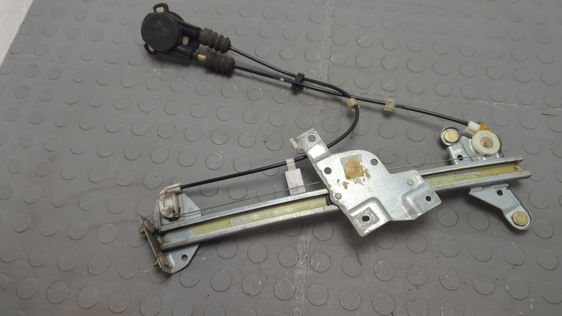 Стеклоподъемник механ. передний левый