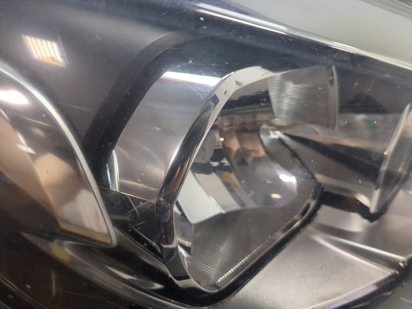 Фара правая