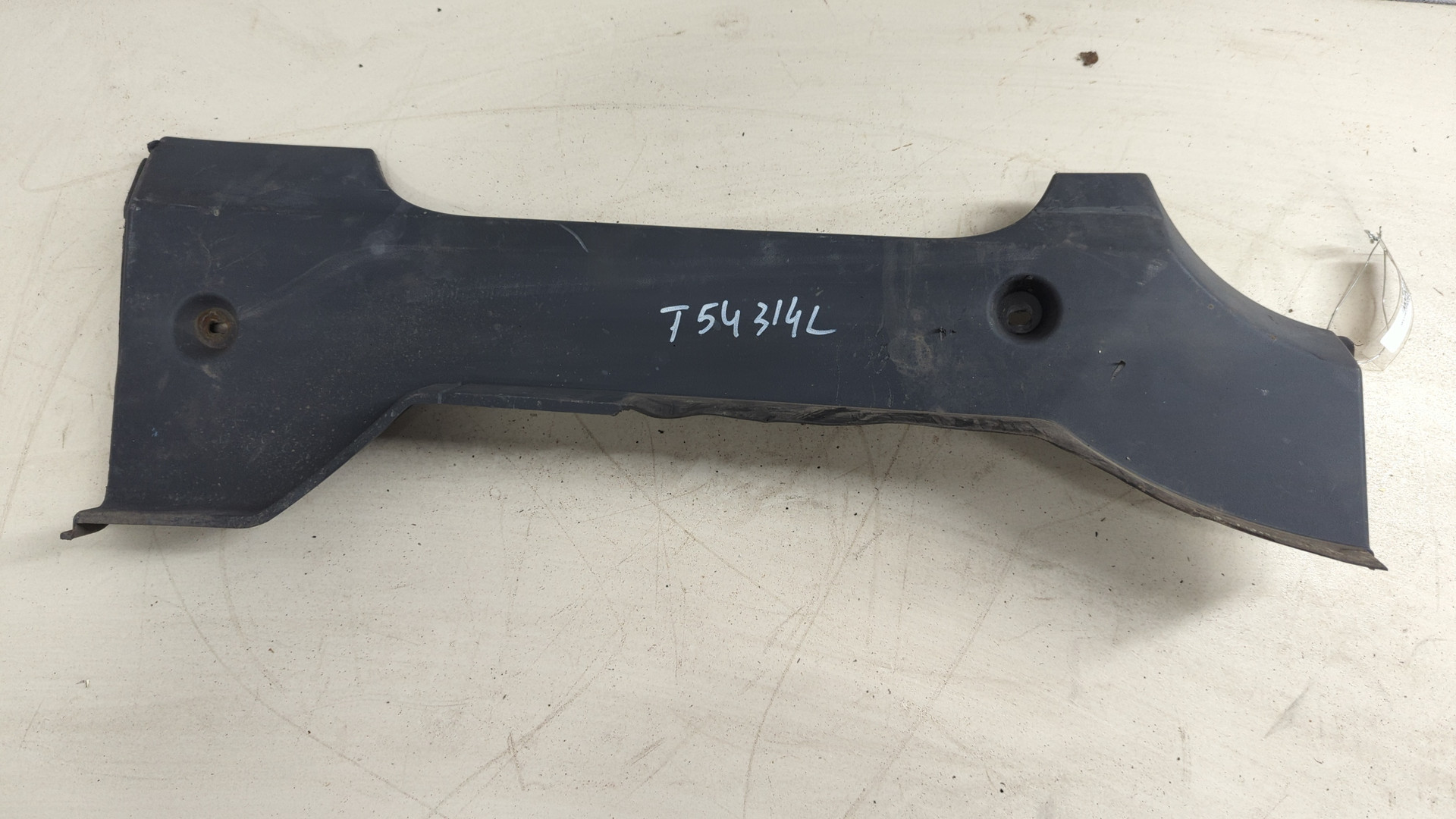 Молдинг переднего бампера правый