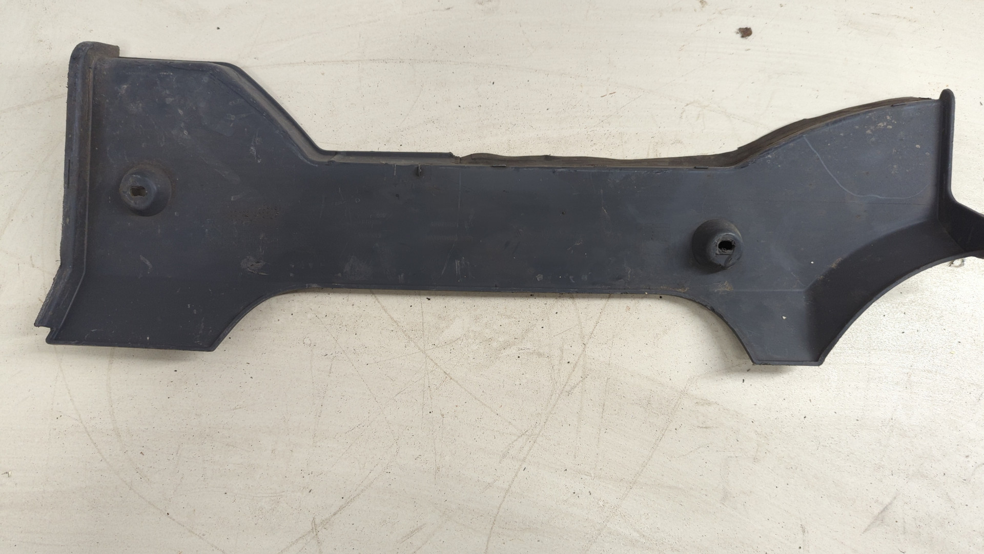 Молдинг переднего бампера правый