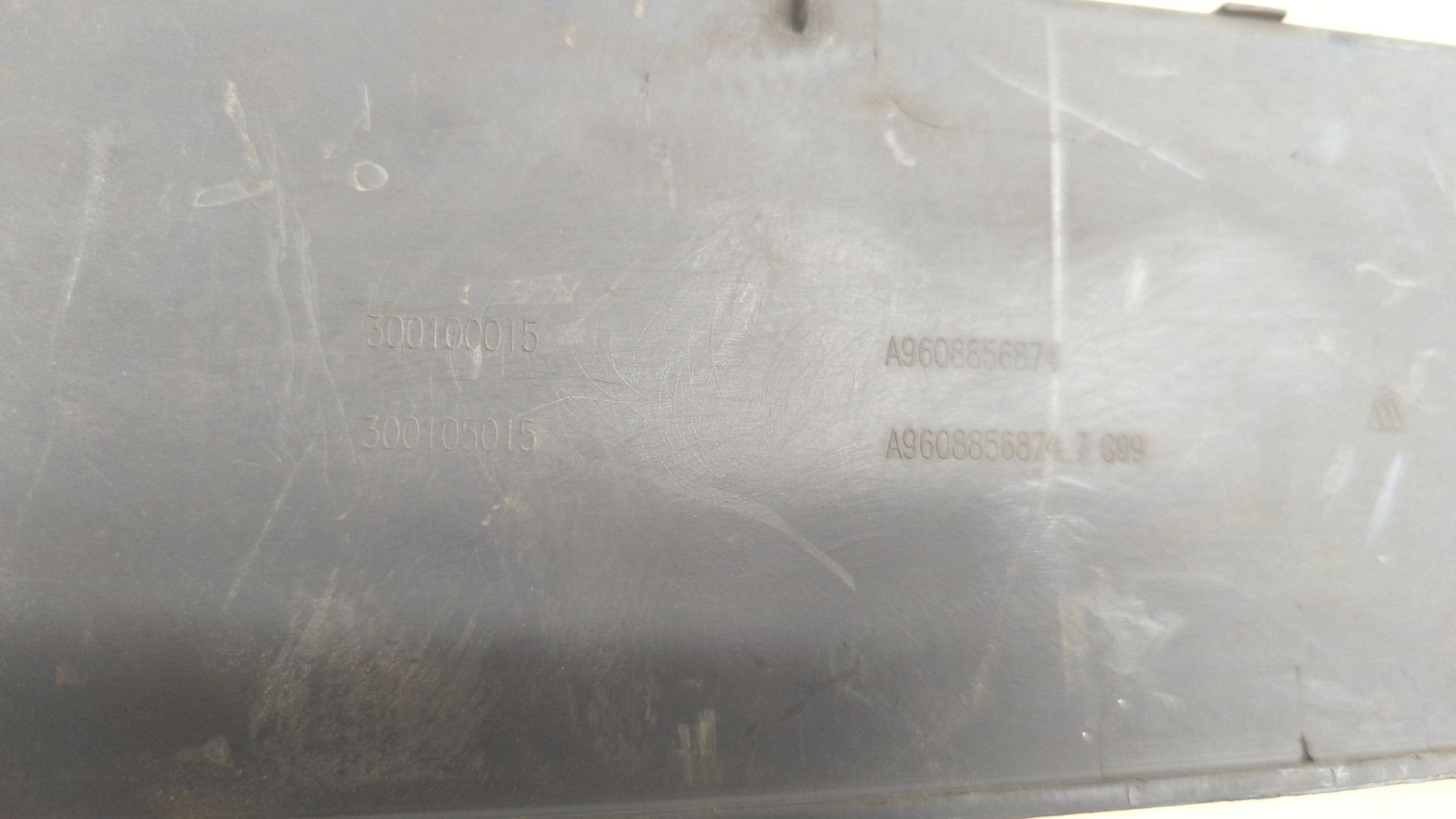 Молдинг переднего бампера правый