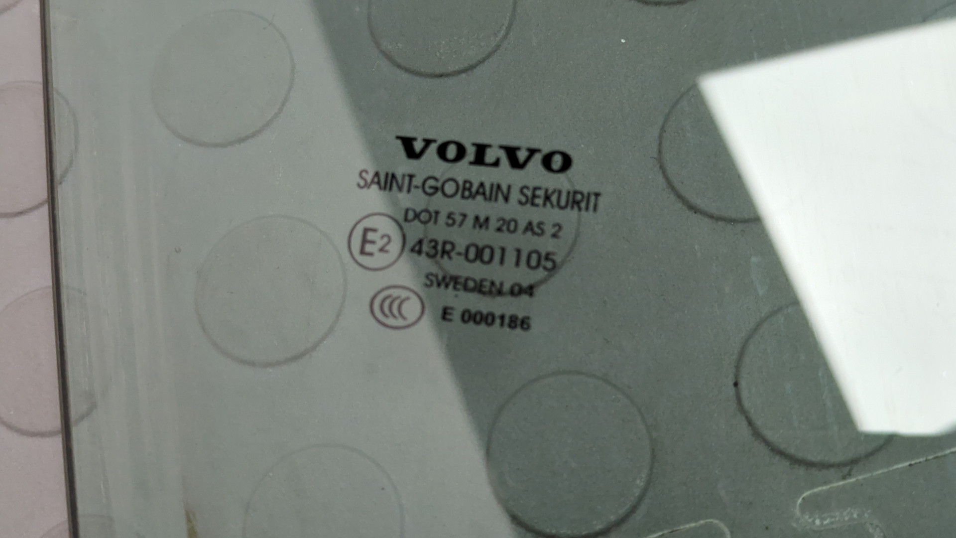 Стекло двери передней правой