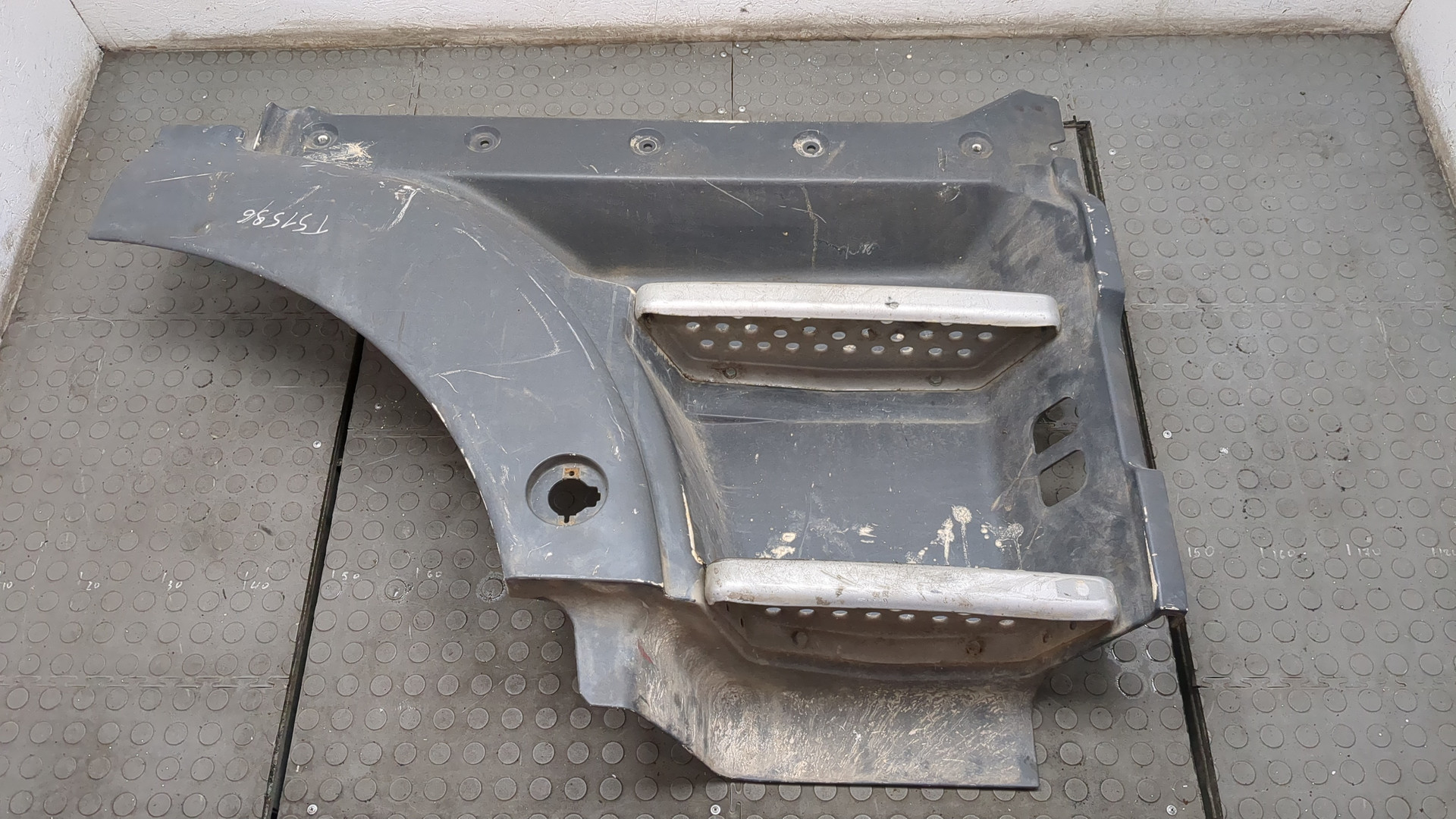 Подножка правая