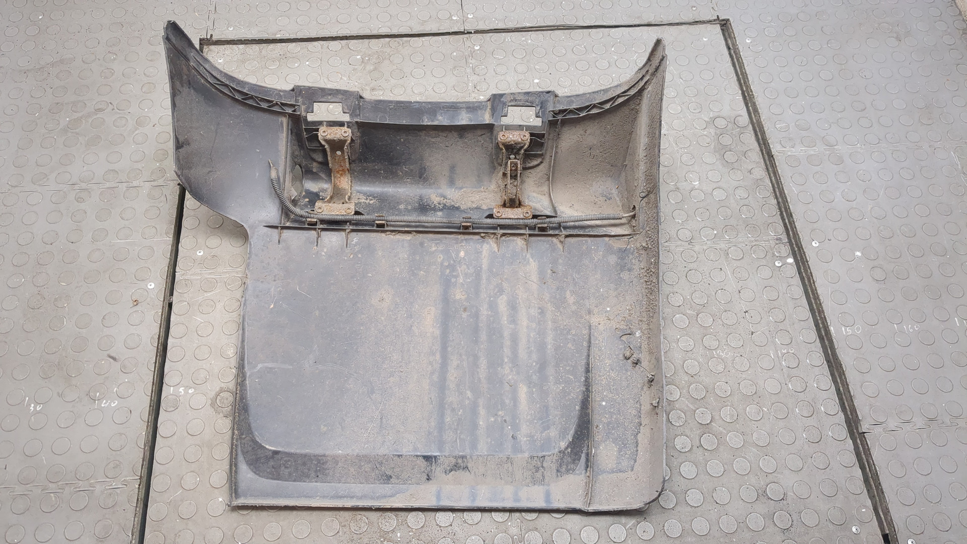 Крыло заднее правое