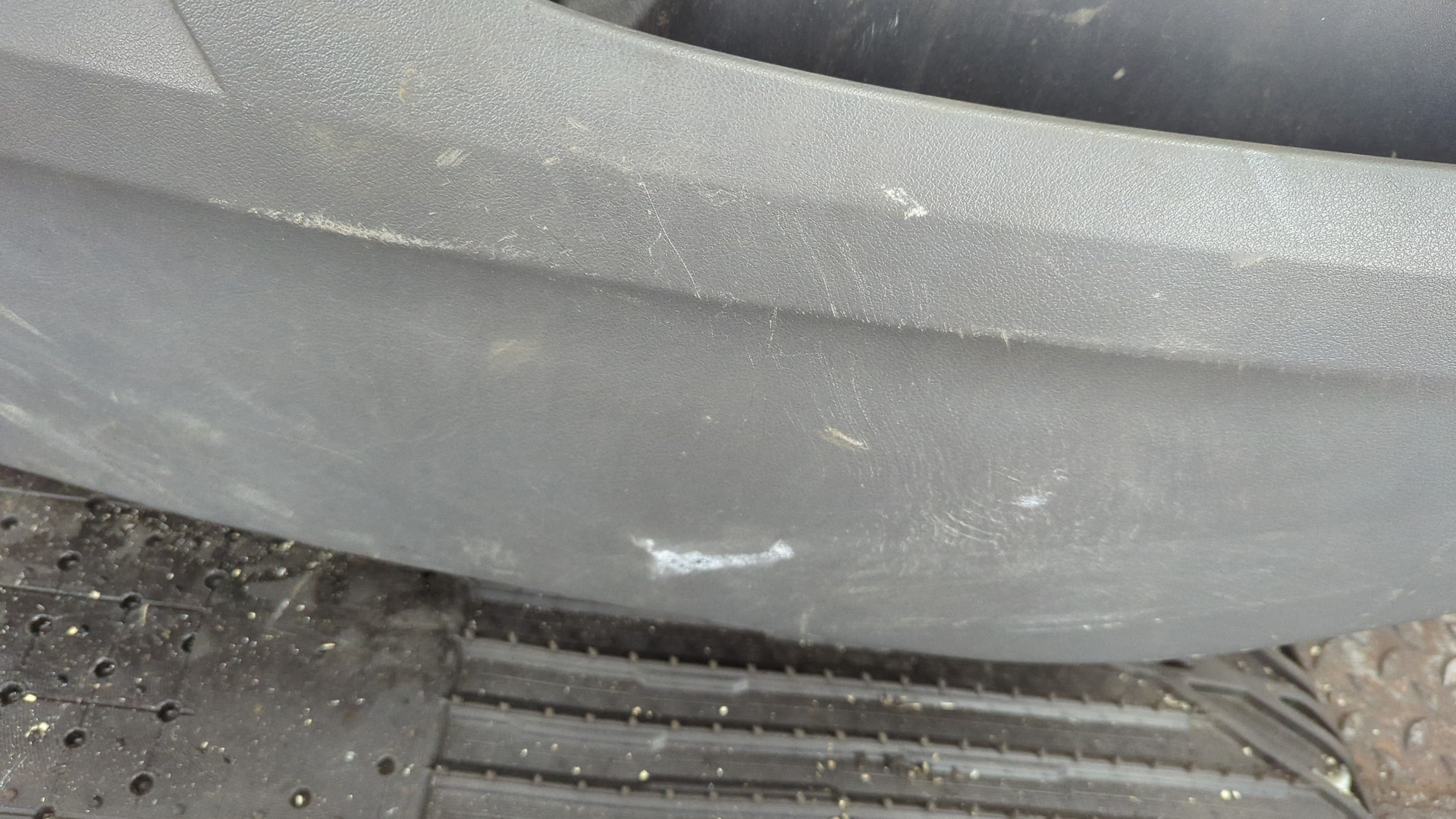 Обшивка двери передней правой