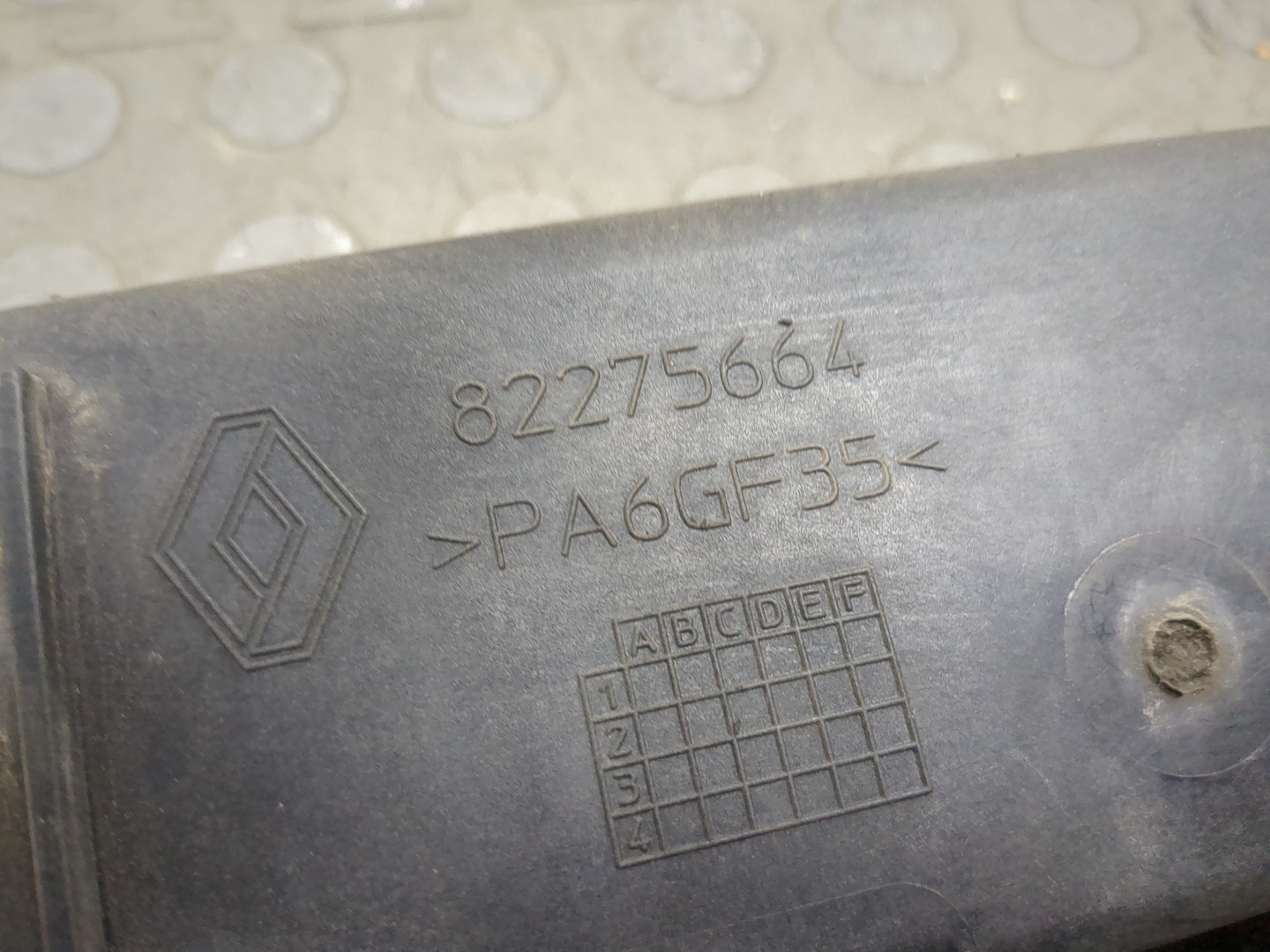 Кронштейн переднего бампера