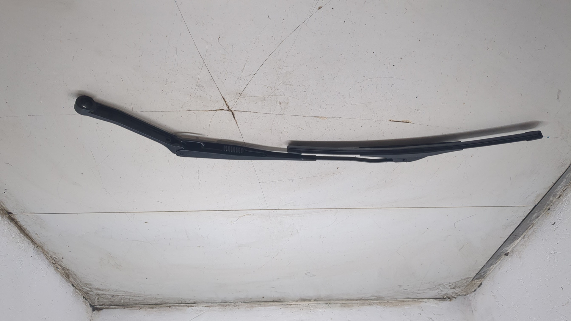 Поводок стеклоочистителя передний правый