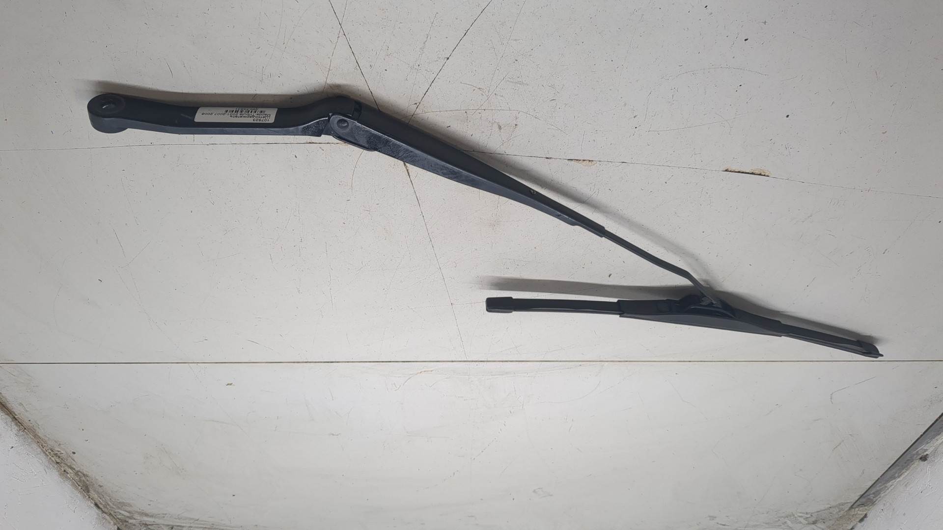 Поводок стеклоочистителя передний правый