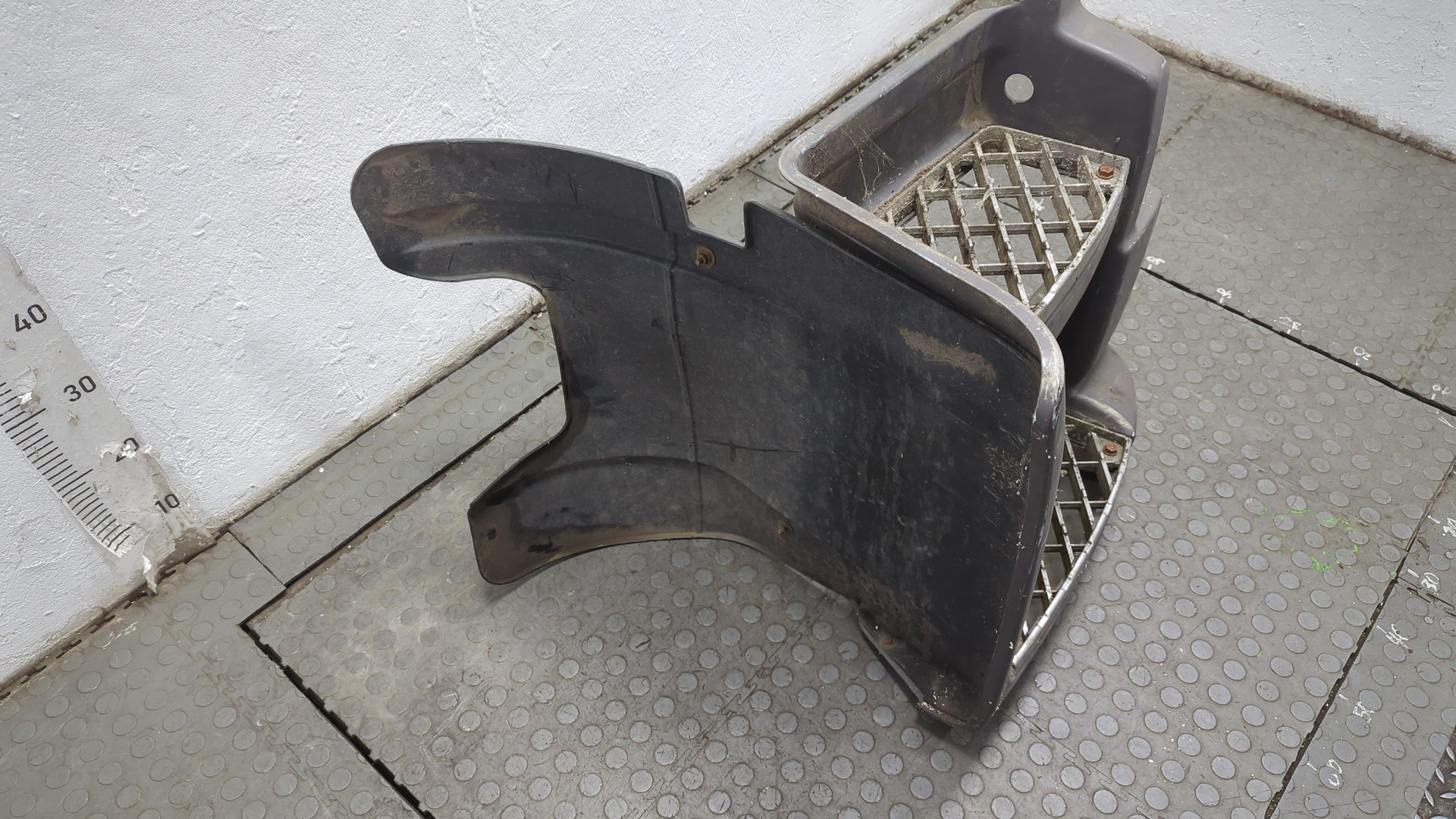 Подножка правая