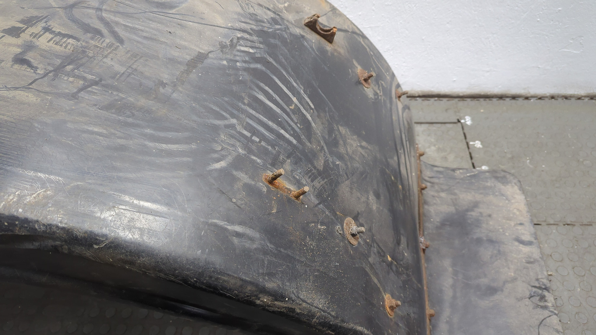 Крыло заднее левое