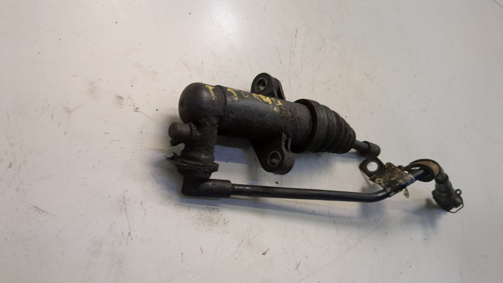 Цилиндр сцепления рабочий