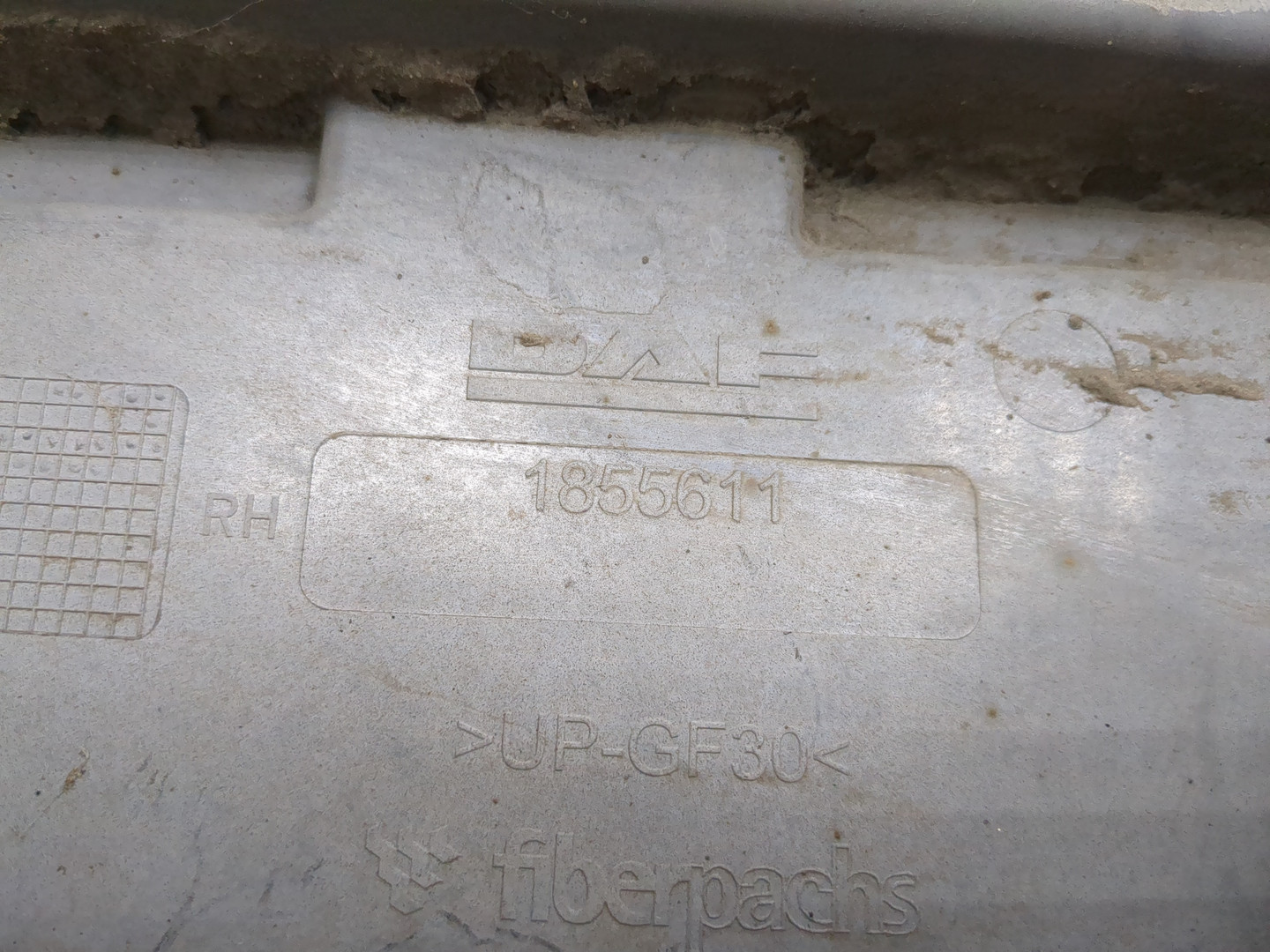 Крыло переднее правое