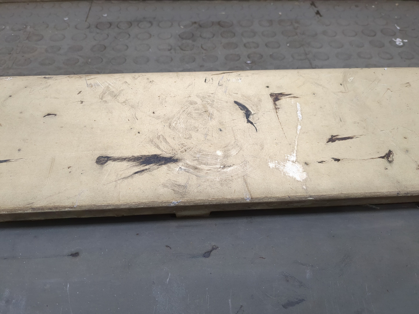 Крыло переднее правое