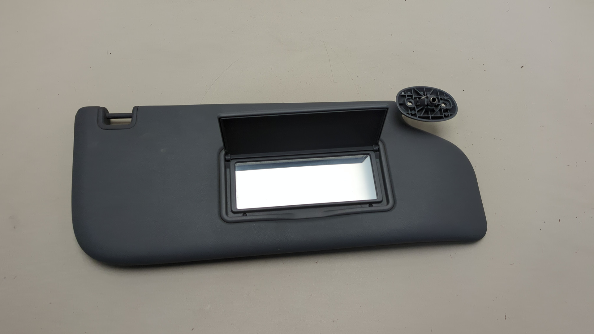 Козырек солнцезащитный