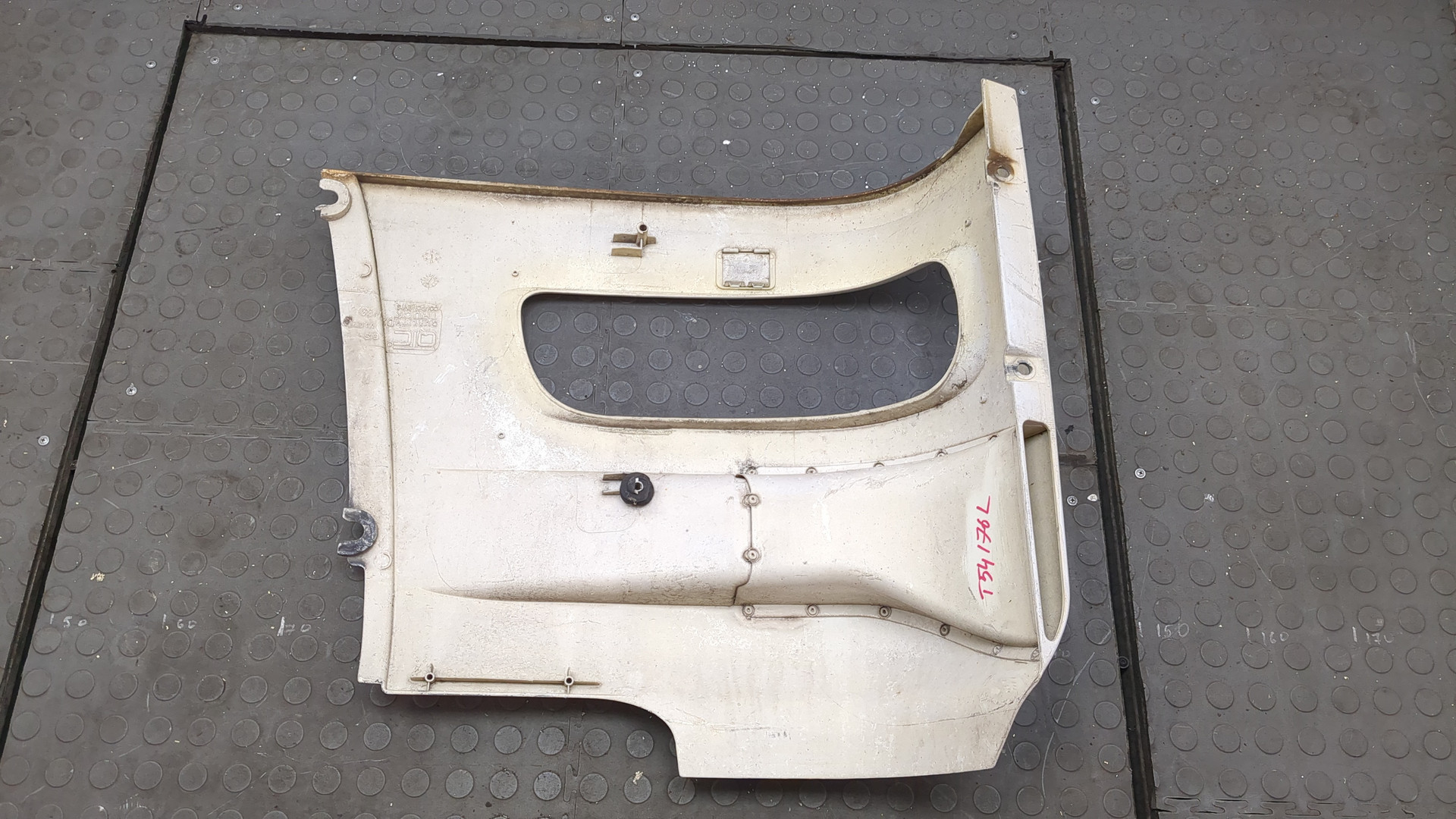 Планка под фару правая