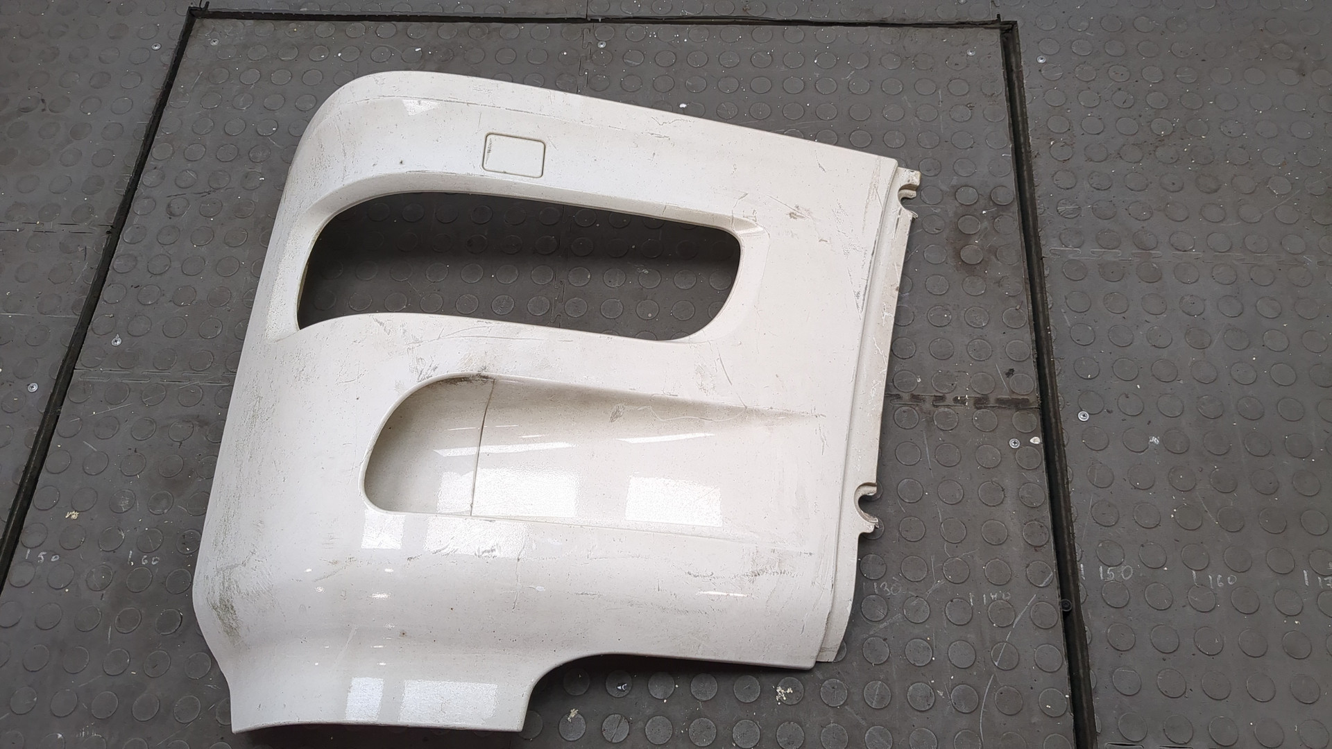 Планка под фару правая