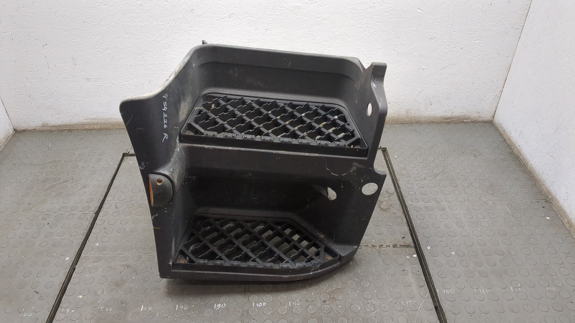 Подножка правая