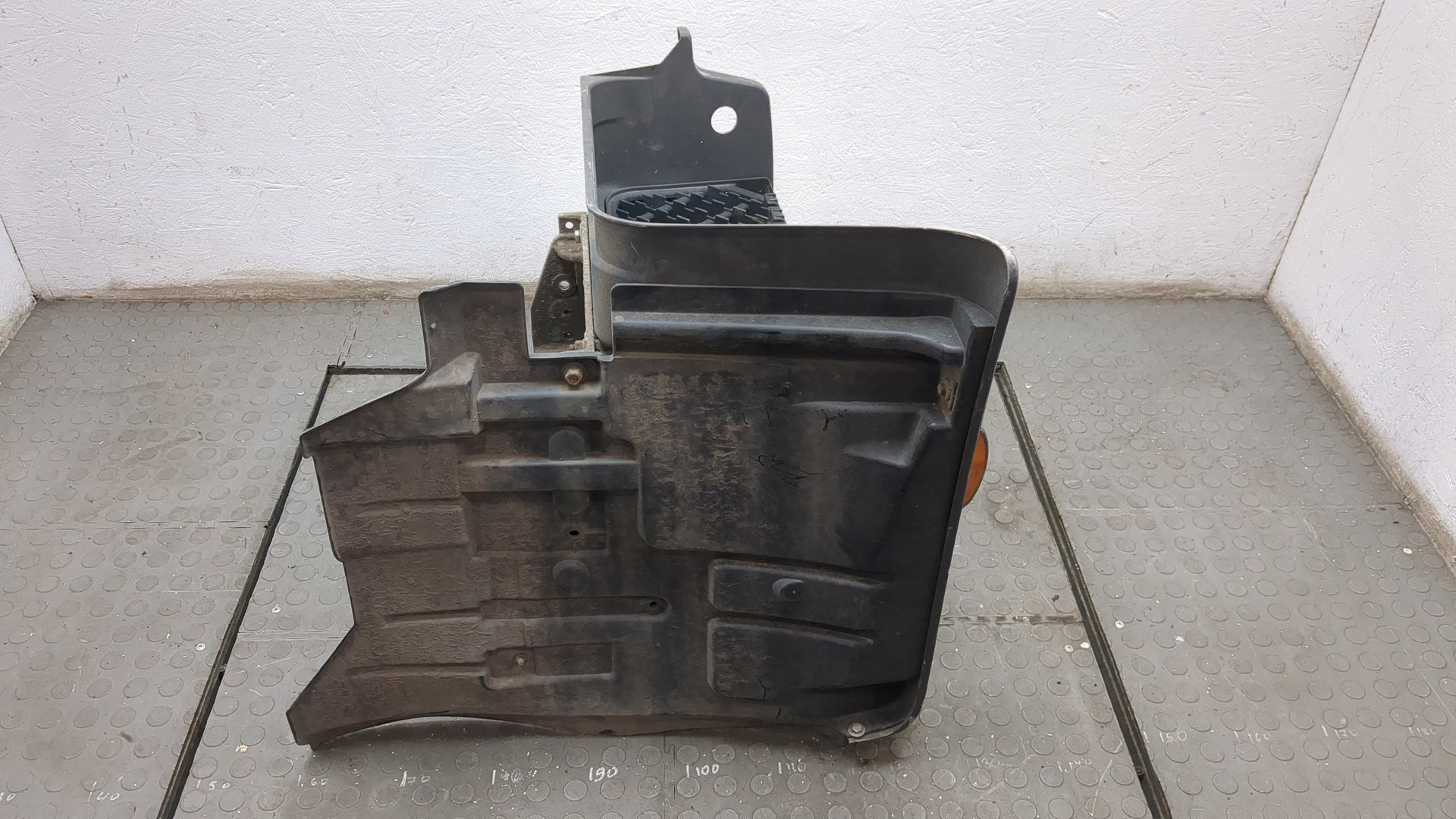 Подножка правая