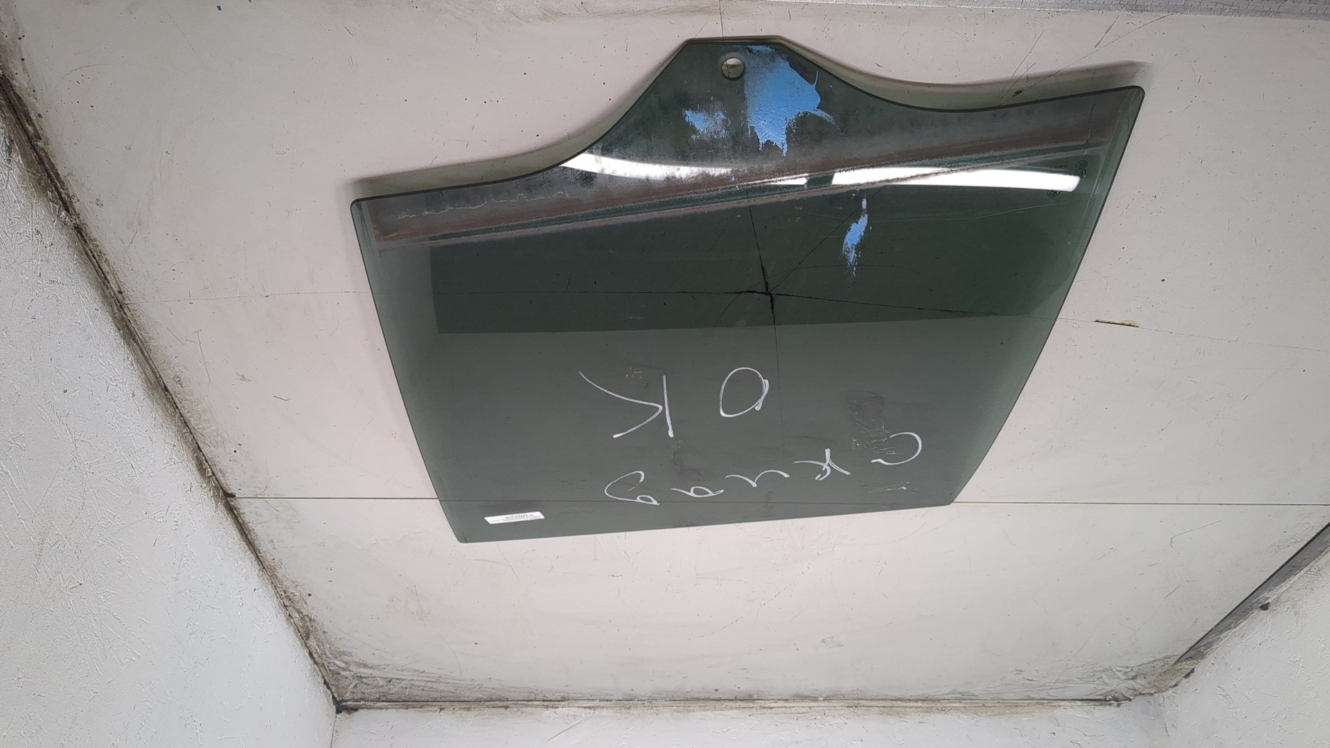 Стекло двери задней левой