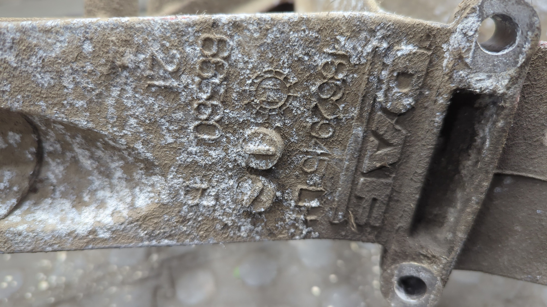 Кронштейн фар левый