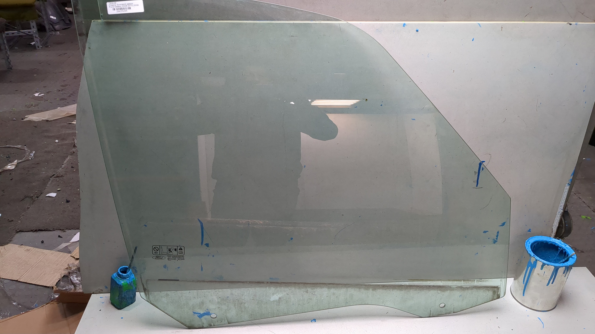 Стекло двери передней правой