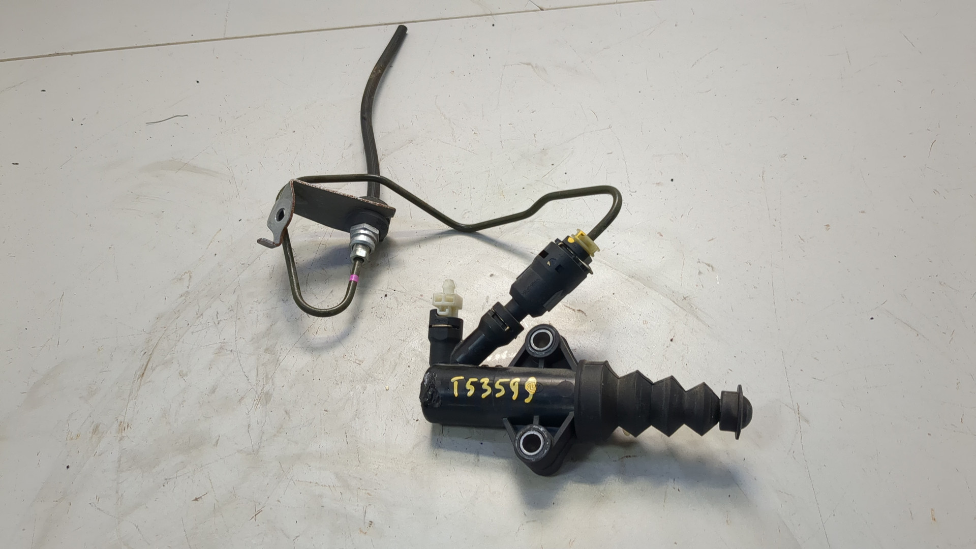 Цилиндр сцепления рабочий