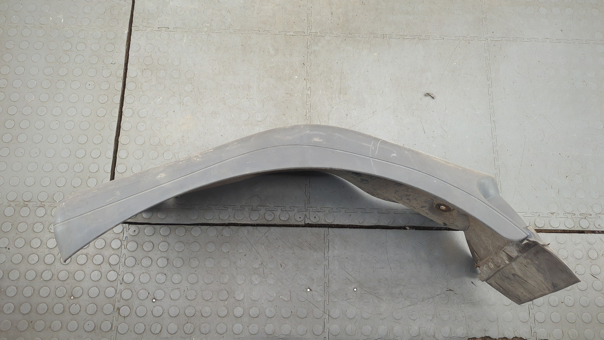 Крыло переднее правое