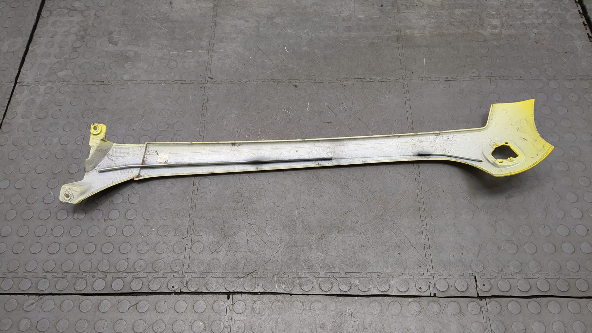 Молдинг лобового стекла