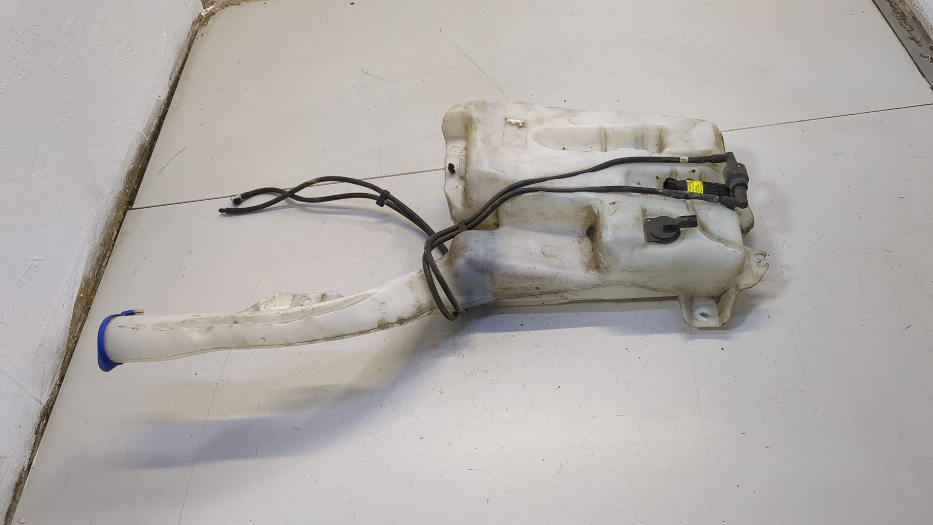 Бачок омывателя лобового стекла