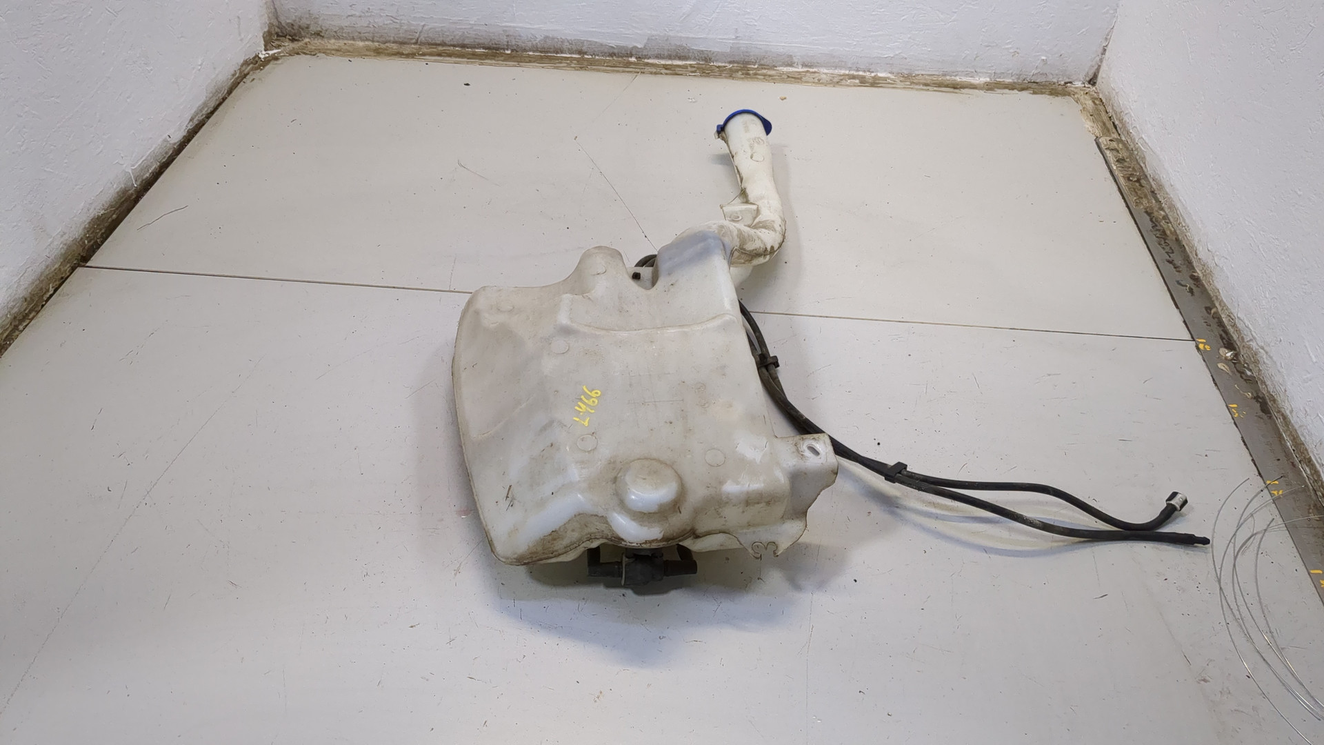 Бачок омывателя лобового стекла