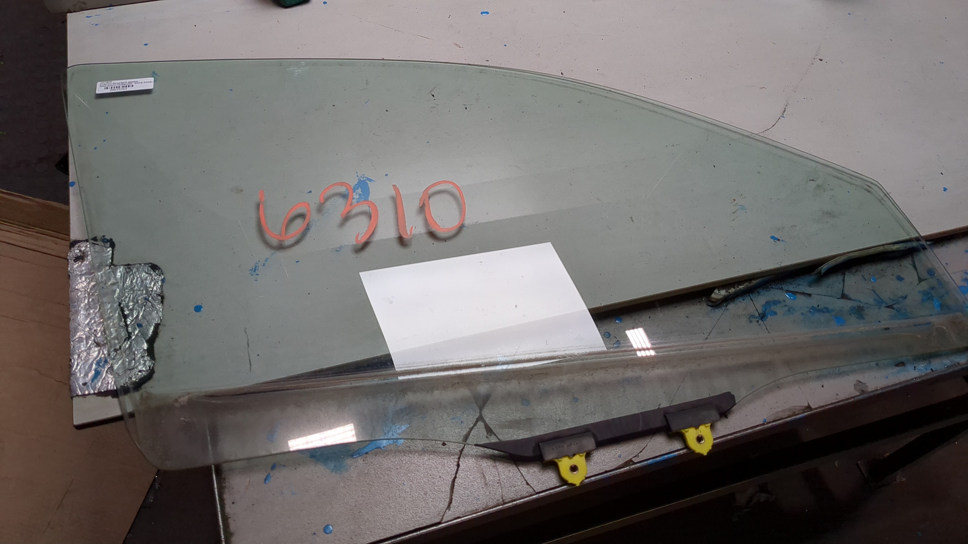 Стекло двери передней правой