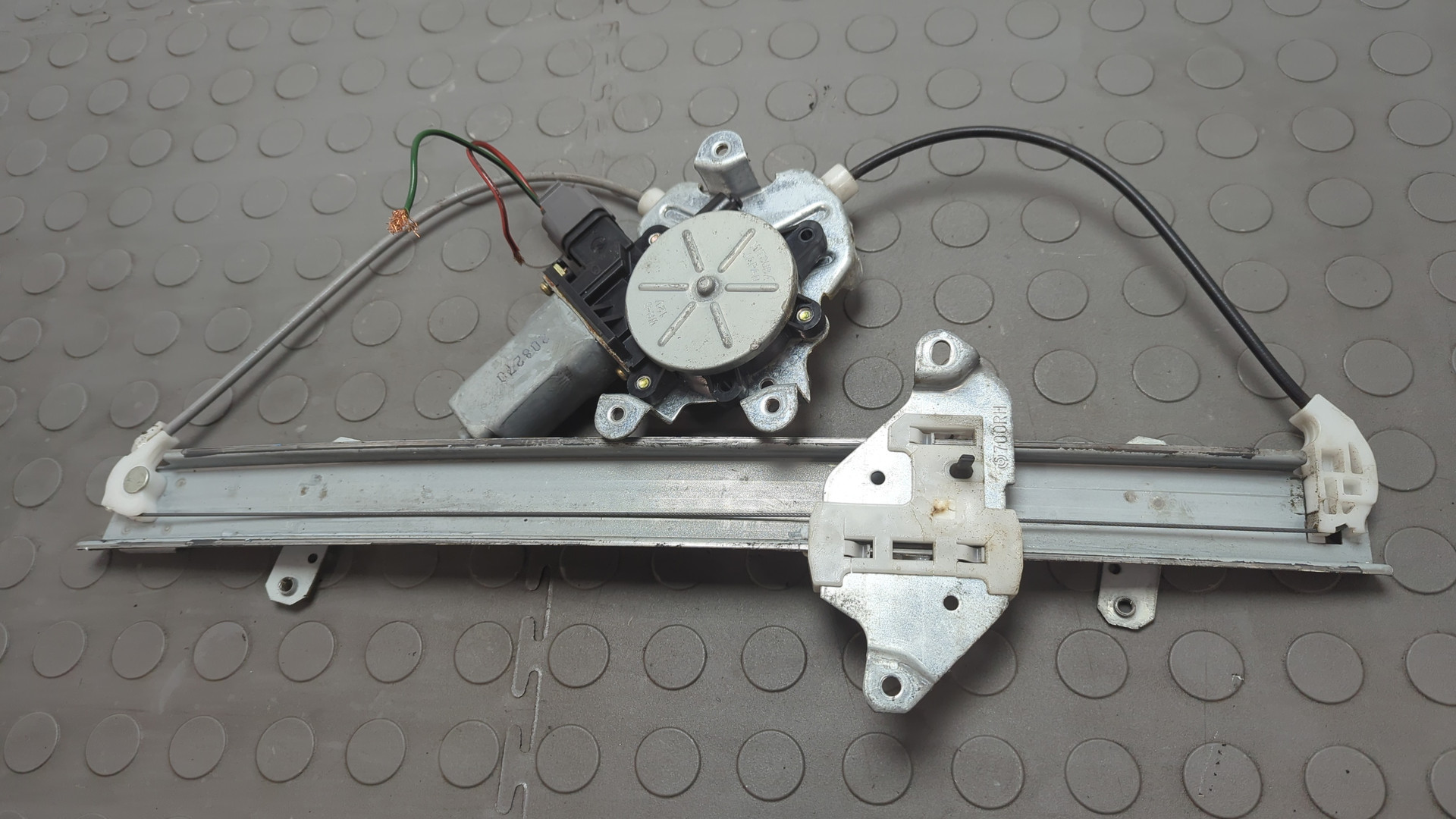 Стеклоподъемник электр. передний правый