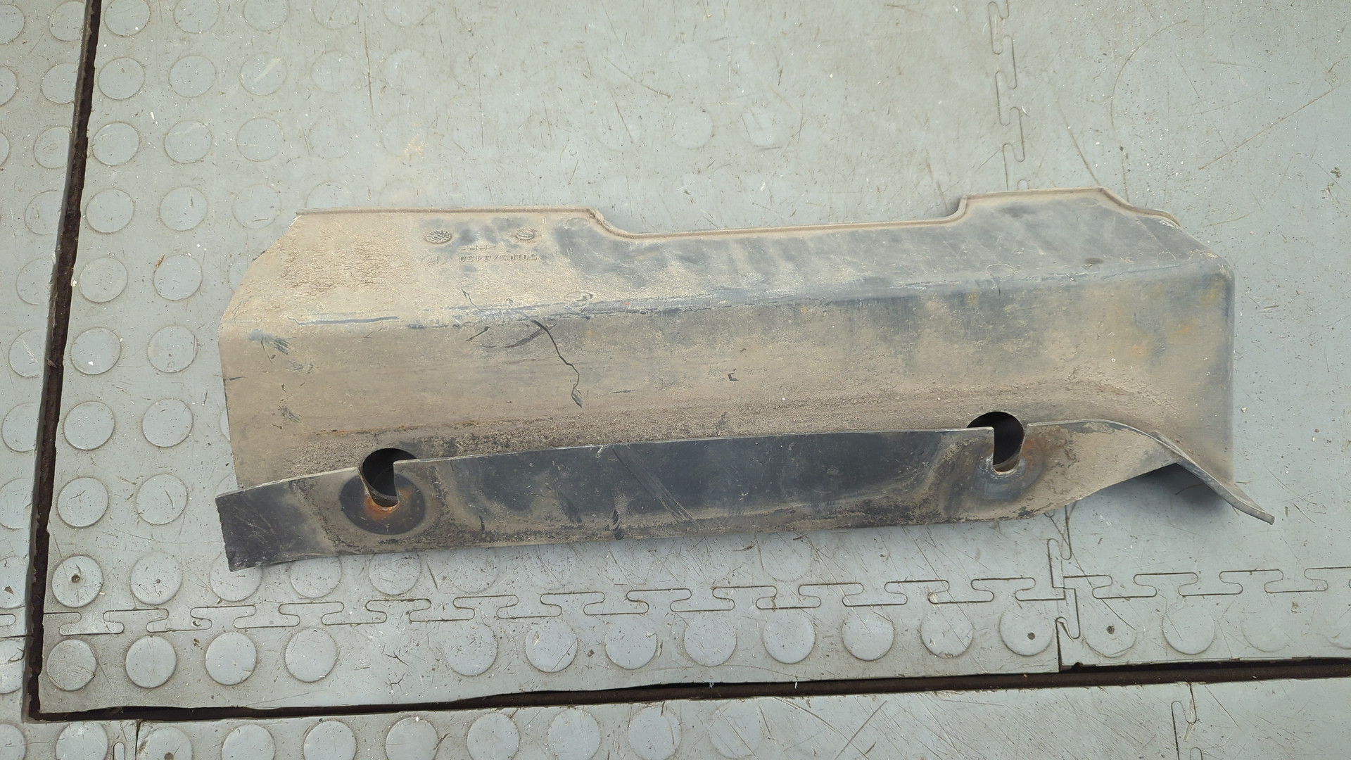 Крыло переднее правое