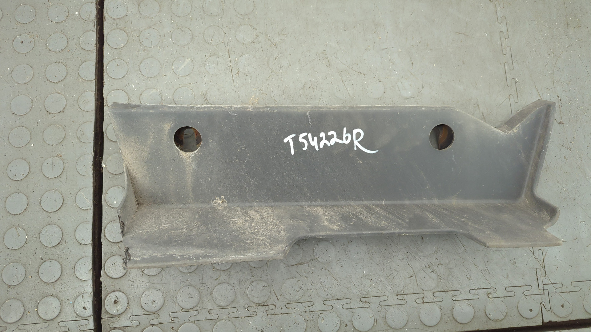 Крыло переднее правое