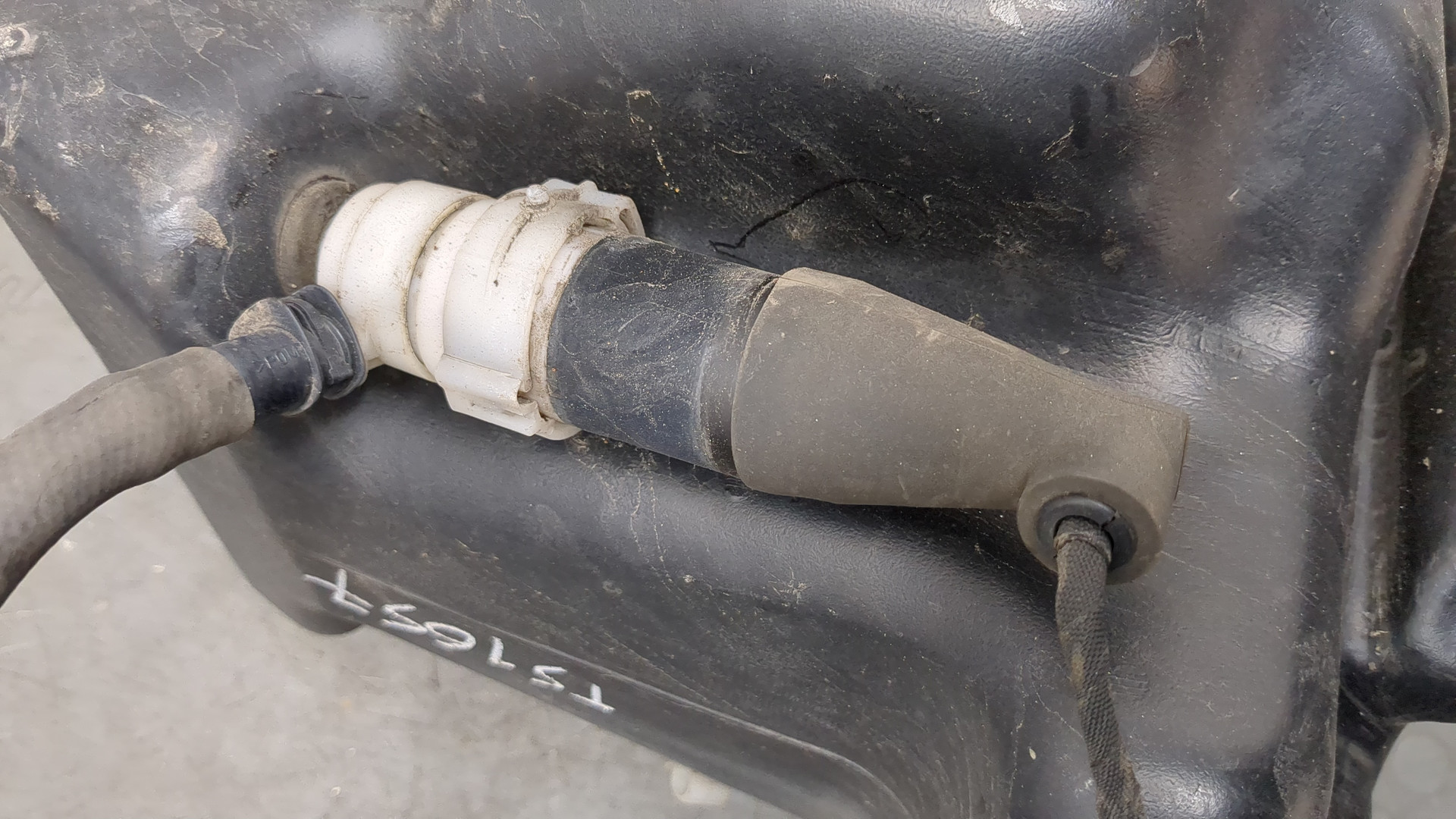 Бачок омывателя лобового стекла