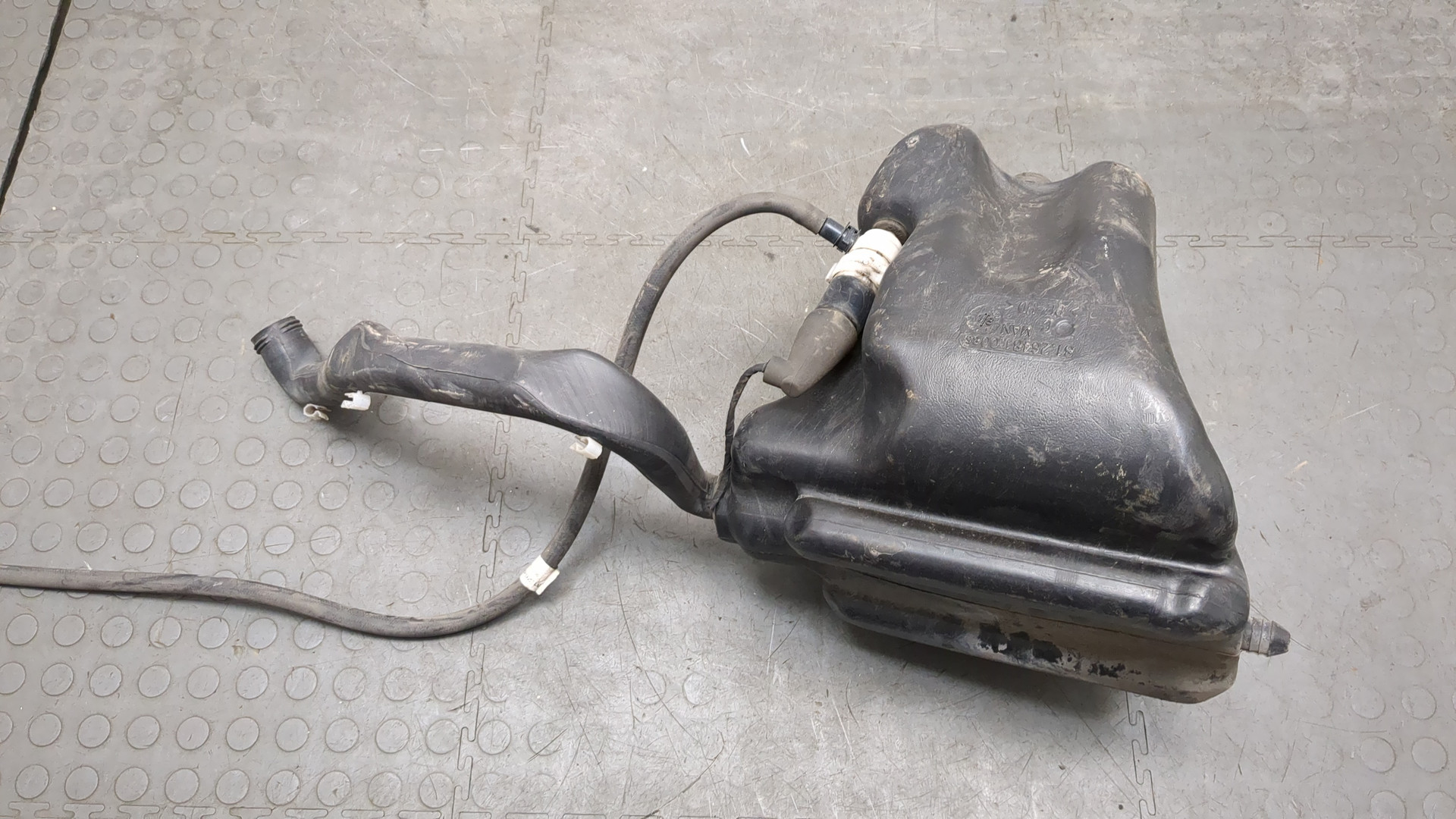 Бачок омывателя лобового стекла