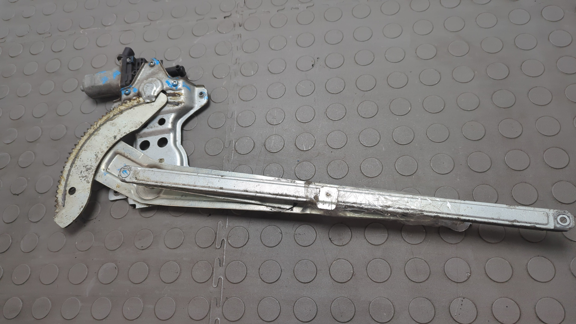 Стеклоподъемник электр. передний левый