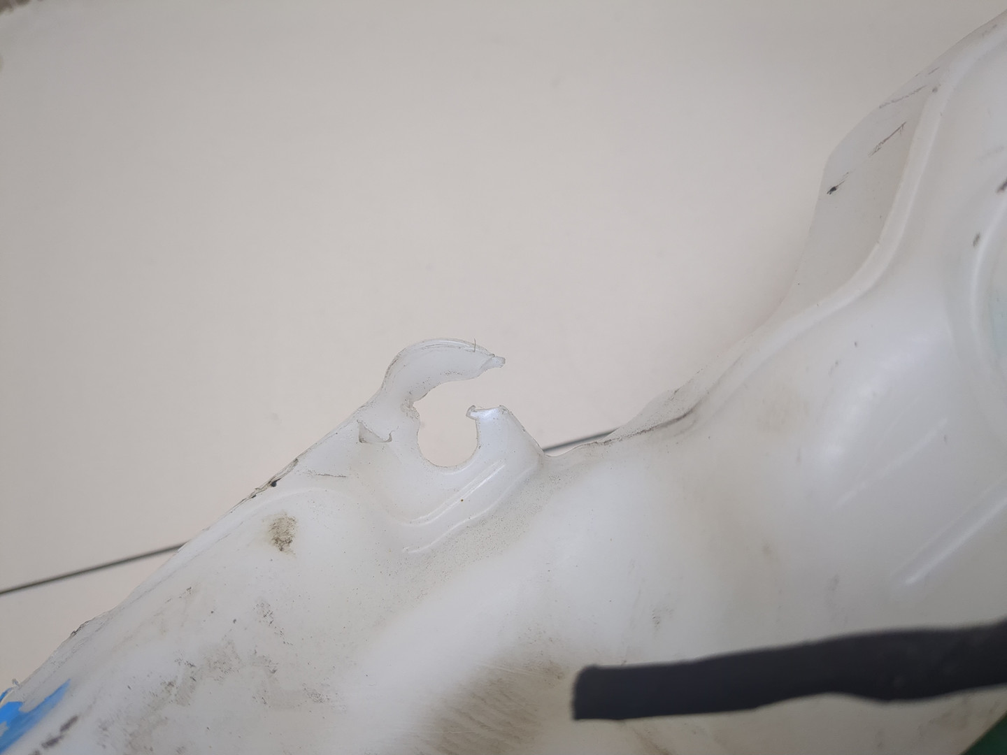 Бачок омывателя лобового стекла